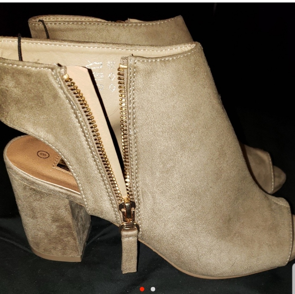 Chunky heel open toe/heel